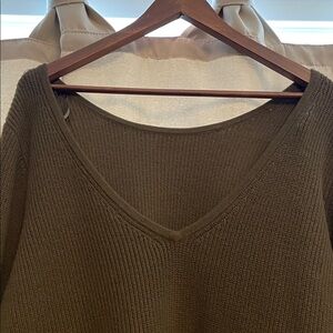 NWT V-back sweater by Banana Republic